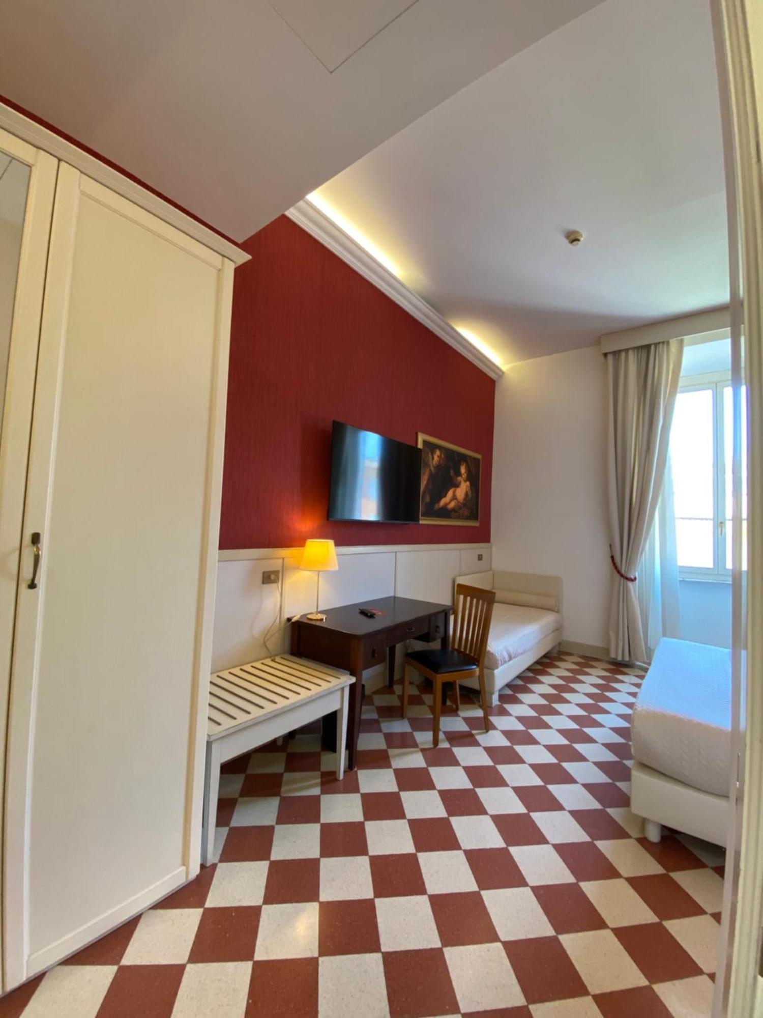 Hotel Dnb House 3*