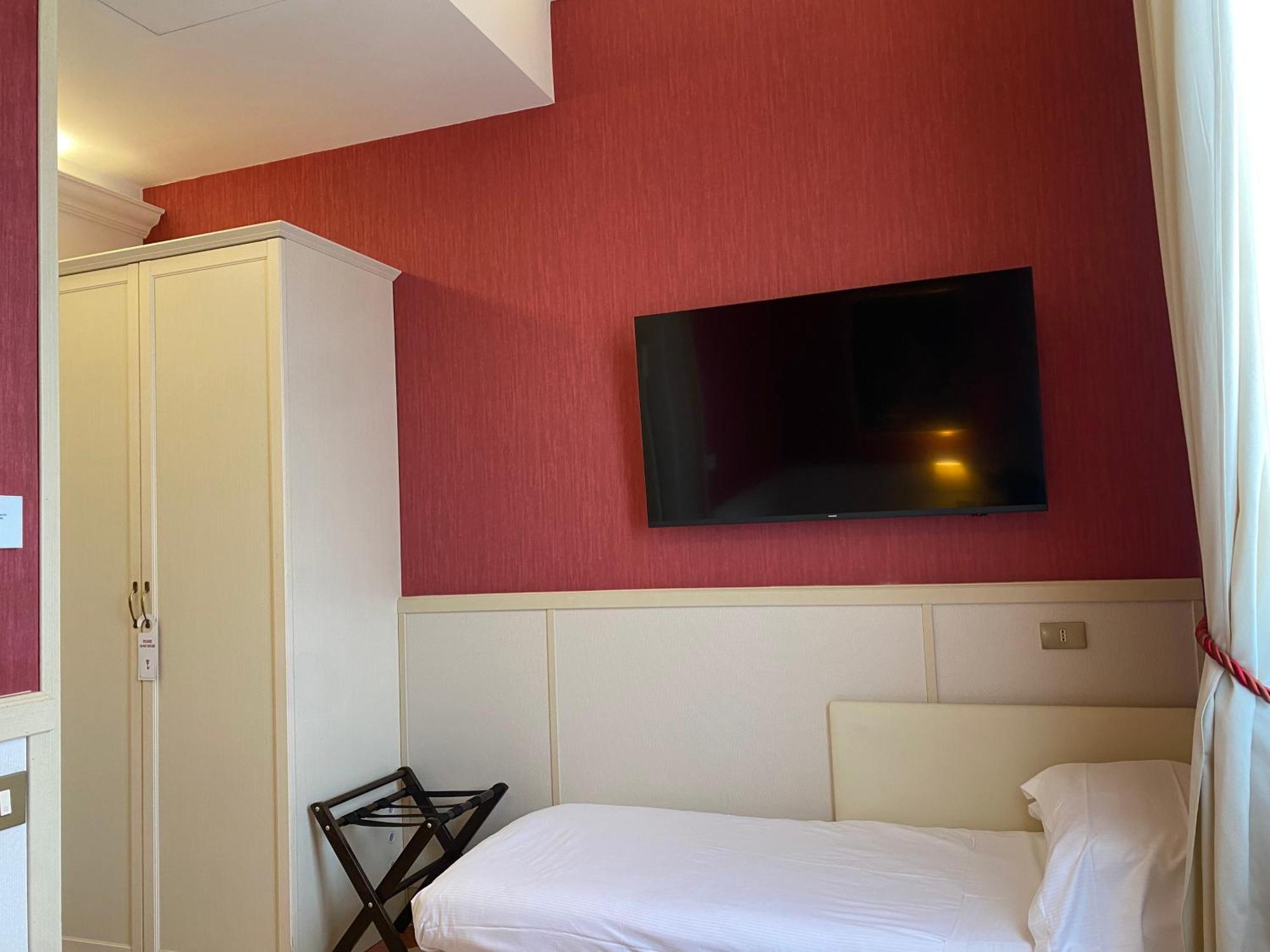 Hotel Dnb House 3*