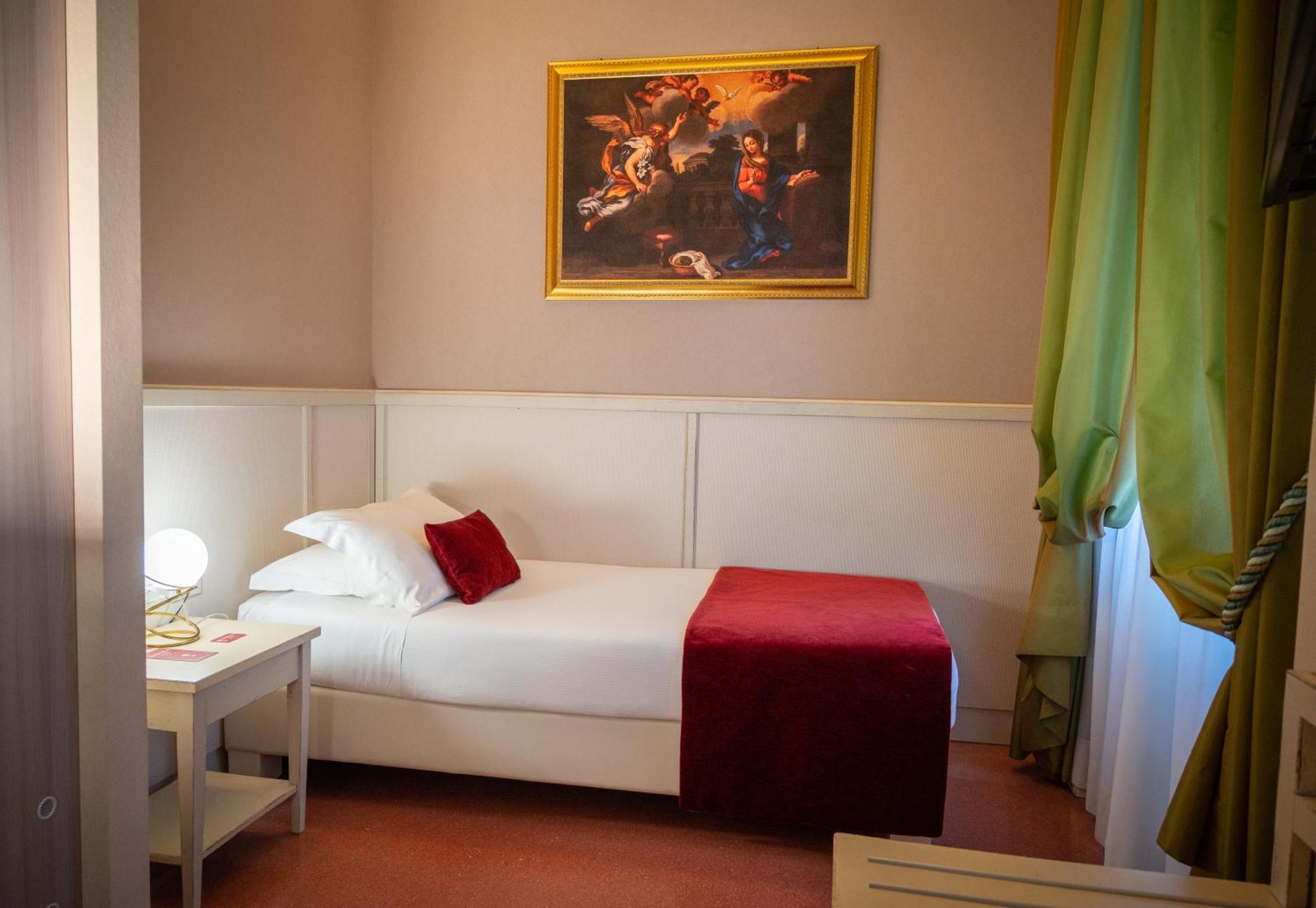 Dnb House Hotel